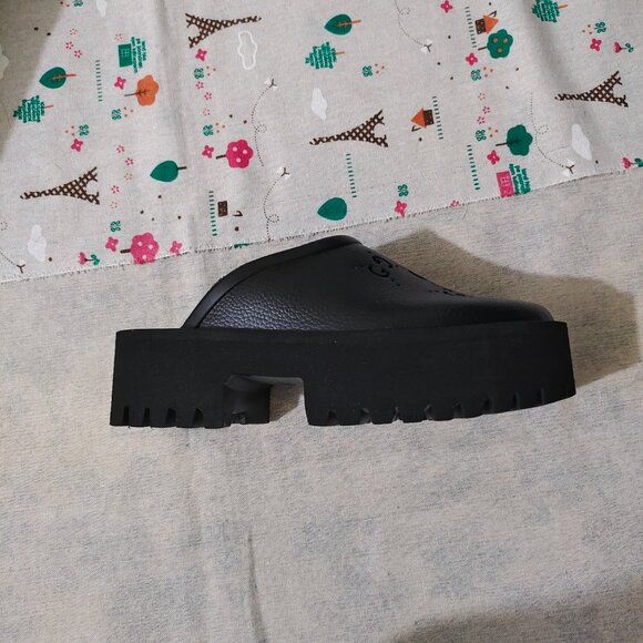 Gucci Hollow G shaped Black Slides - Picture 5 of 6